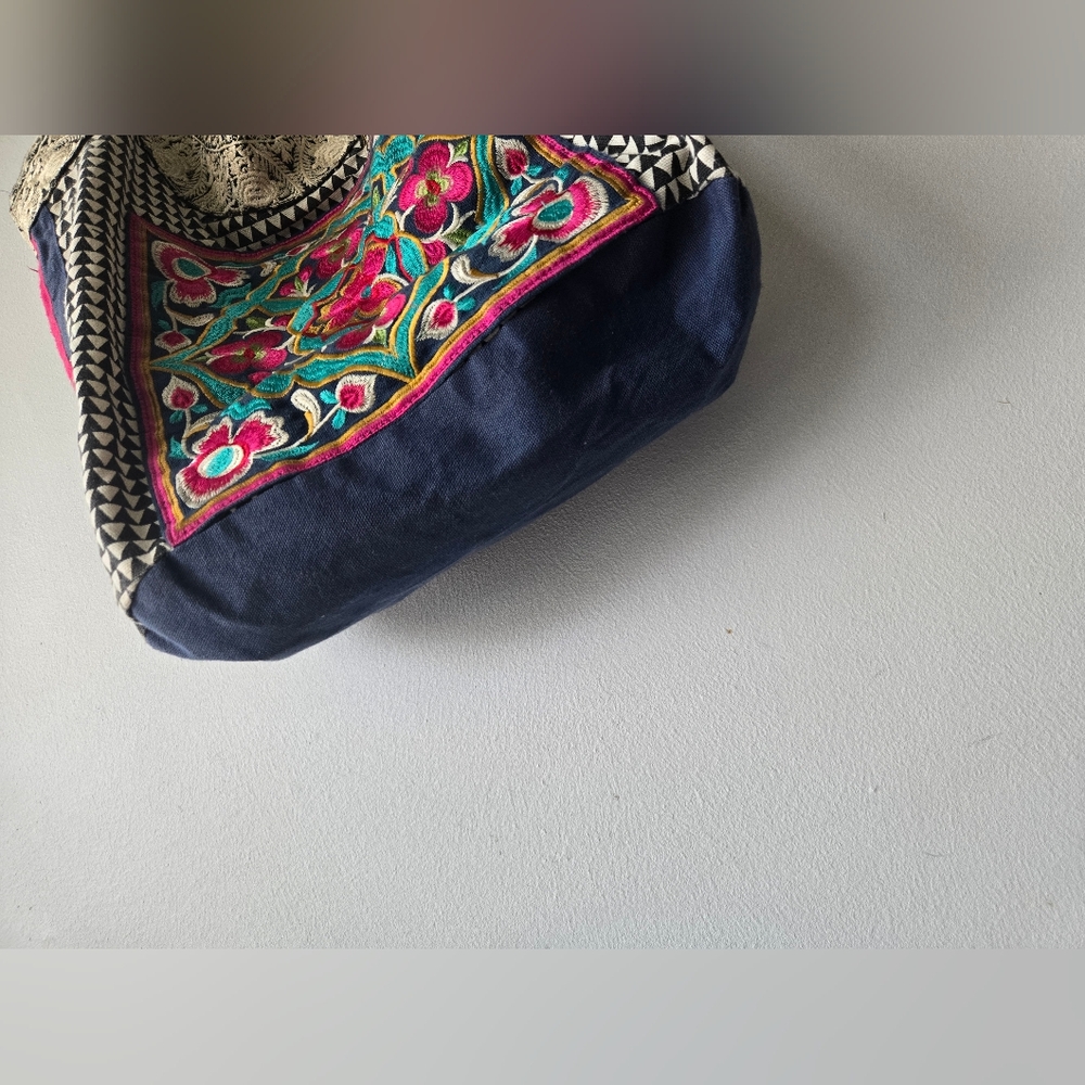 Vintage Khaadi Embroidered Colorful Handbag - Picture 3 of 10